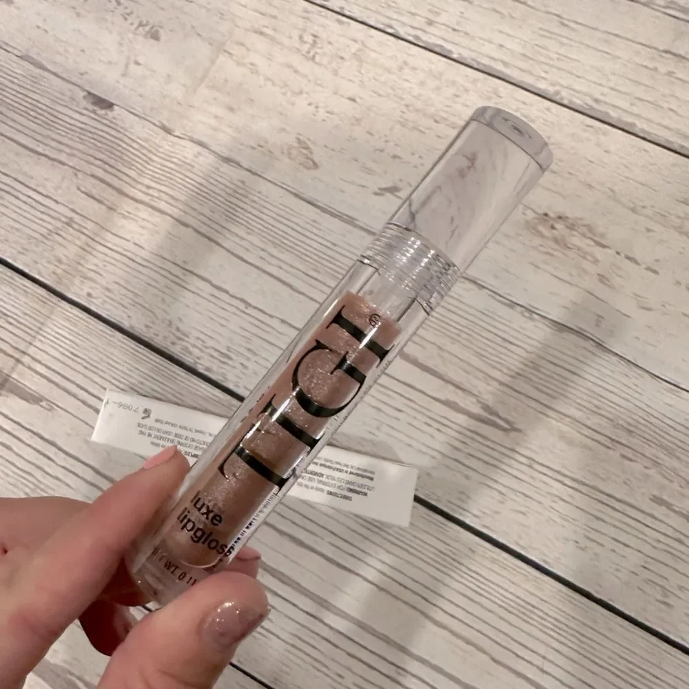 Tigi Luxe Lipgloss Shade Foxy New